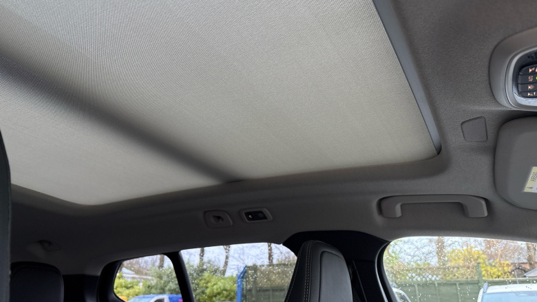 Volvo Xc40 2.0 B4P Inscription Pro 5dr Auto Petrol Estate